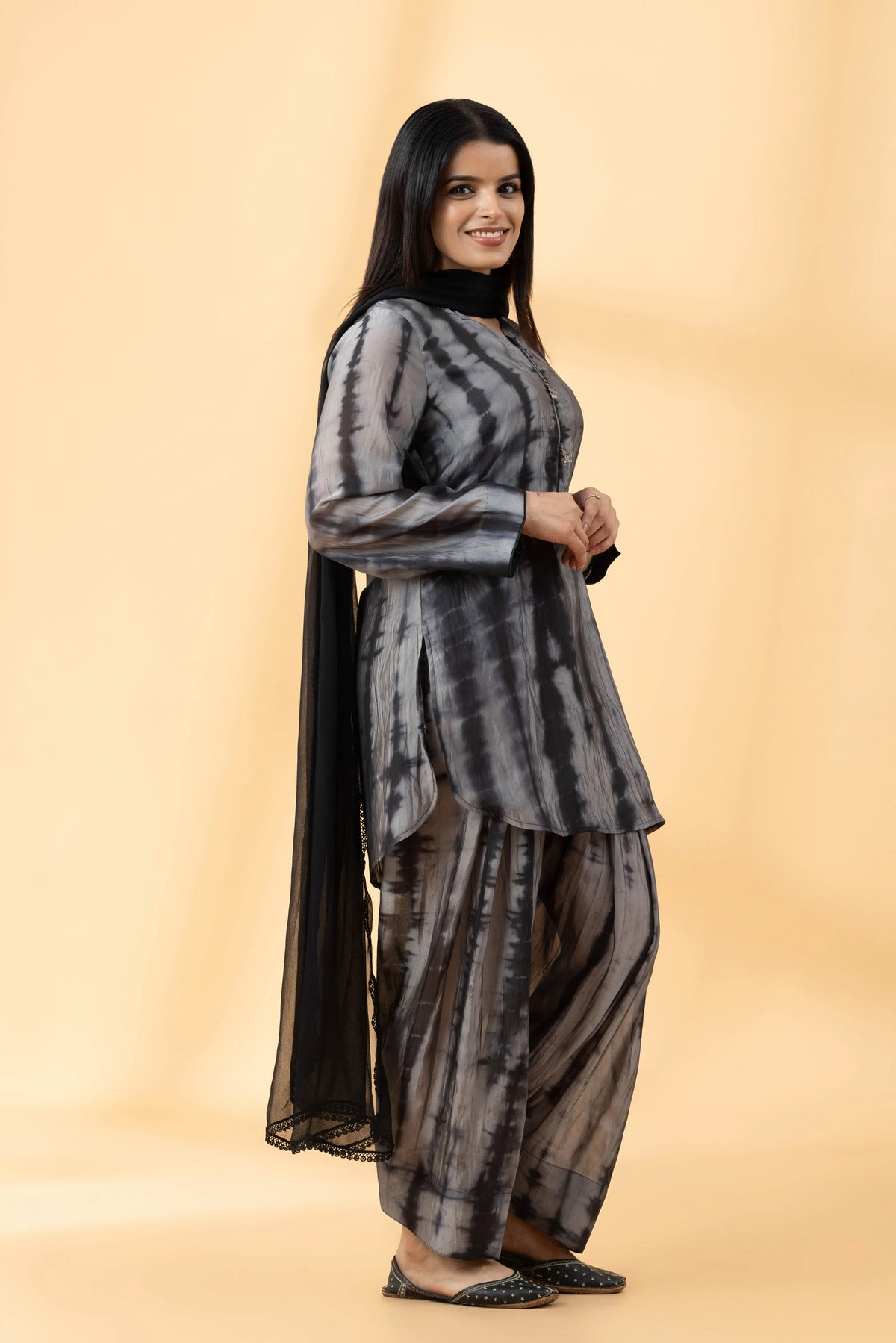 SIYAH